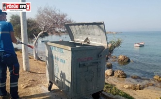 Didim’de karasineklere karşı ilaçlama çalışmaları gerçekleştiriliyor