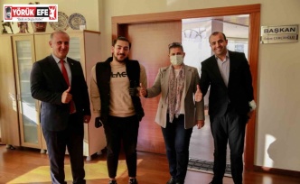 Biyonik kollarının mutluluğunu Başkan Çerçioğlu ile paylaştı
