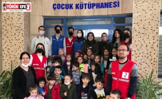 Miniklere kitap okuma ve kütüphanenin önemi anlatıldı