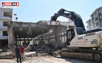 Söke’de öğretmenevi binasının yıkımına başlandı