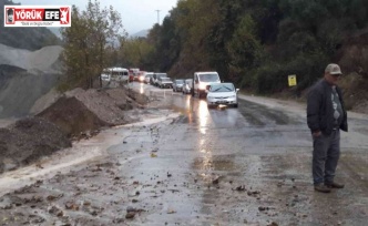 Aydın’da şiddetli yağış sonrası Köşk-Ödemiş yolu trafiğe kapandı