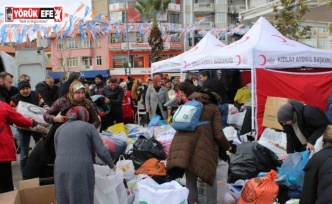 Binlerce kişi depremzedeler için meydana akın etti