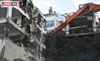 Kuşadası Belediyesi riskli yapılara geçit vermiyor