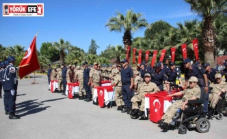 Engelli bireyler temsili askerlikle üniforma giyerek yemin etme gururunu yaşadı