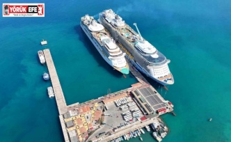 Kuşadası’na iki kruvaziyerle 6 bin 409 turist geldi