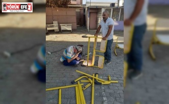 Öğrencileri için kaynak makinesinin başına geçti