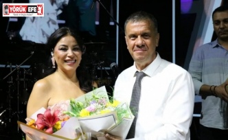 Ünlü sanatçı Zara’dan Yenipazarlılara türkü ziyafeti