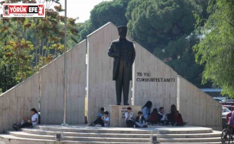 Aydın’da ilginç manzara: Okul yemekhanesine alınmayan öğrenciler öğle yemeğini sokakta yemek zorunda kalıyor