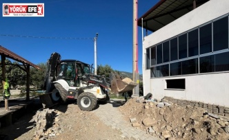 Buharkent’te yol genişletme çalışmaları sürüyor