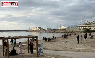 Fırtına sonrası Kuşadası’nda güneş yüzünü gösterdi, sahiller şenlendi