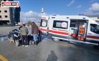 Otomobil ile çarpışan motosiklet sürücüsünün bacağı kırıldı