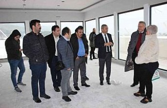 Başkan Kaplan gazetecilere yeni hizmet binasını tanıttı