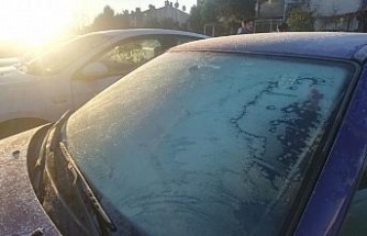 Sıcaklık sıfırın altına düştü, araçların camları buz tuttu