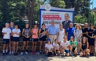 Efeler Belediyesi Tenis Turnuvası’nda ödüller sahiplerini buldu