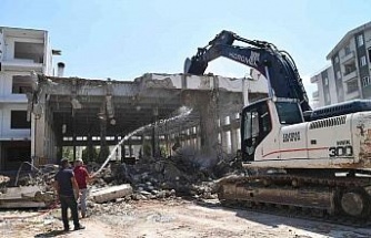 Söke’de öğretmenevi binasının yıkımına başlandı
