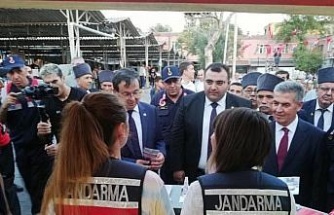 Jandarmanın Buharkent’teki standına ilgi yoğun oldu