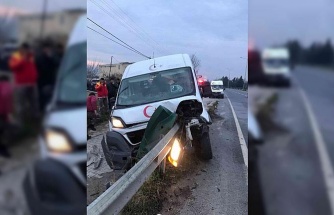 Demir bariyer aracın önünden girdi, arkasından çıktı