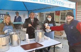 Koçarlı Belediyesi’nden vatandaşlara sıcak çorba ikramı