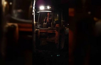 Buharkent Belediyesi ekipleri deprem bölgesinde yaraları sarıyor