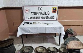Hırsızlık yaptıkları evden çıkarken suçüstü yakalandılar