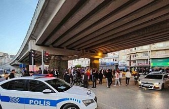 Kuşadası’nda kırmızı ışıkta geçme kavgası: 1’i ağır 3 yaralı