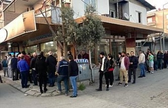 Ramazan’ın ilk gününde sıcak pide kuyruğu geleneği bozulmadı