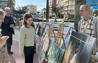 Kaymakam Demirtaş ‘sevgi eli’ sergisini ziyaret etti