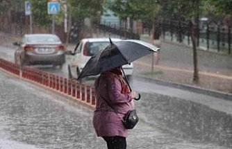 Aniden bastıran yağmura vatandaşlar hazırlıksız yakalandı