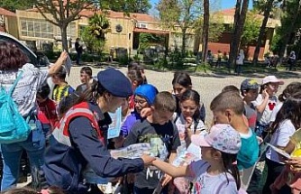 Antik kenti ziyarete gelen öğrencilere hayvan ve doğa sevgisi anlatıldı