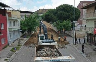 Aydın Büyükşehir Belediyesi Şerbetci Caddesi’nde sıcak asfalt çalışmalarına başladı