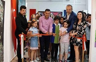 Aydın Özel Başak Koleji yılsonu resim sergisi açıldı