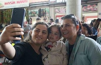 Başkan Çerçioğlu Kuyucak pazarında vatandaşlarla buluştu