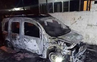 Söke’de kundaklanan iki araç küle döndü