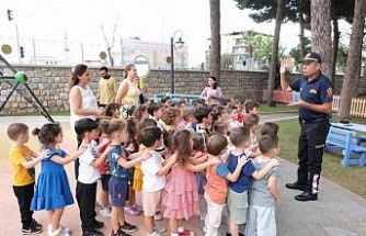 Aydın Büyükşehir Belediyesi, İtfaiyecilik Haftası’nda miniklere eğitim verdi