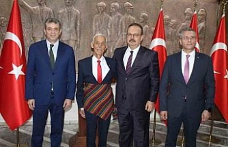 Aydın’da 55 yıllık taksi şoförü yılın ahisi seçildi