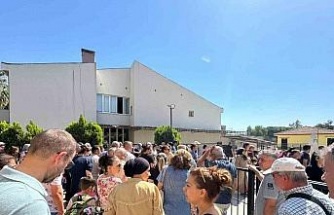 Okula alınmayan veliler isyan çıkardı