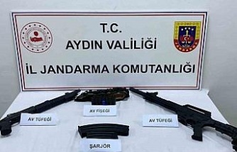 Ruhsatsız av tüfekleri ile yakalandı
