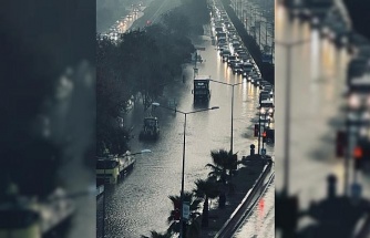 İncirliova yolu göle döndü, sürücüler zor anlar yaşadı