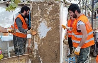 AFAD gönüllüleri selden etkilenen bölgelerde yaraları sarıyor