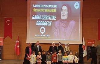 Sahneden secdeye yolculuğunu Aydınlılarla paylaştı