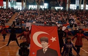 Aydın’da 23 Nisan coşkusu kapalı spor salonunda yaşandı