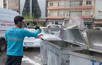 Efeler Belediyesi çöp konteynerlerini yıkayıp dezenfekte ediyor