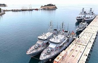 Türk Donanması’nın gururu olan savaş gemileri Kuşadası’nda