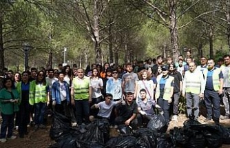 Ula Belediyesi, farkındalık için öğrencilerle çöp topladı