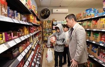 Başkan Ünlü, marketleri denetledi