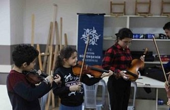 Geleceğin keman virtüözleri Büyükşehir Belediyesi’nin kurslarında yetişiyor