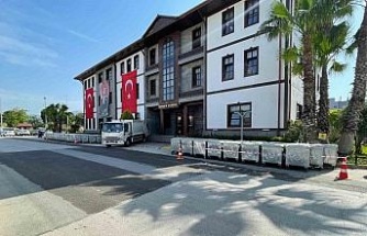 Germencik’te yeni çöp kamyonu ve konteynerler sergileniyor
