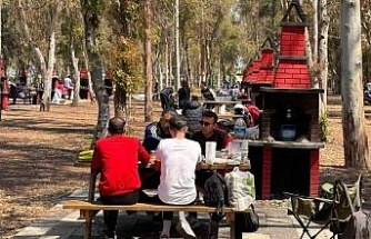 Kuşadası Sevgi Plajı, piknikçilerin yeni buluşma noktası oldu