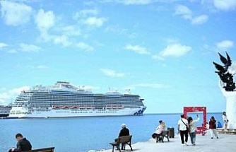 Kuşadası’na ilk seferini yapan kruvaziyer 3 bin 560 turist getirdi