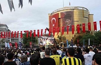 Aydın Büyükşehir’in kurduğu dev ekranda izlediler, şampiyonluğu kutladılar
